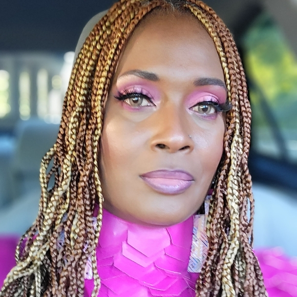 Meet your Posher, Nichelle - Picture 2 of 2